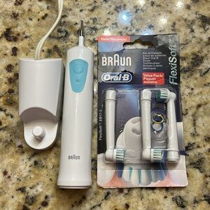 White Electric Toothbrush with Replacement Heads